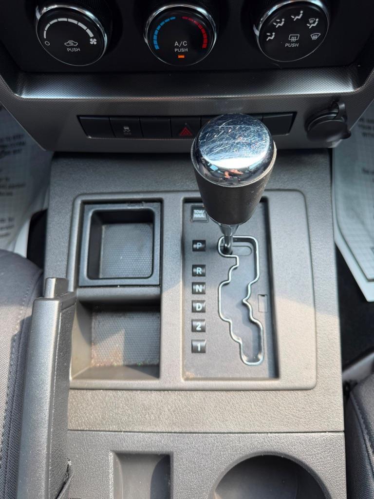 Jeep Liberty Sport 2WD 2011