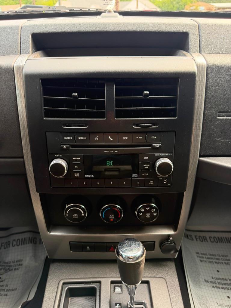 Jeep Liberty Sport 2WD 2011