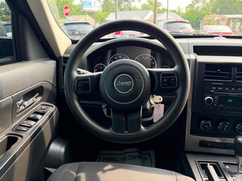 Jeep Liberty Sport 2WD 2011
