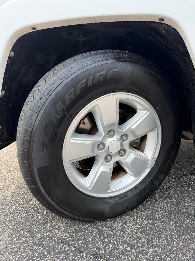 Jeep Liberty Sport 2WD 2011