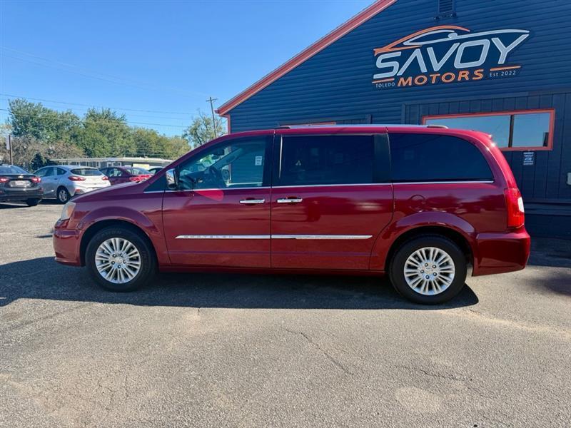 Chrysler Town & Country Limited 2013