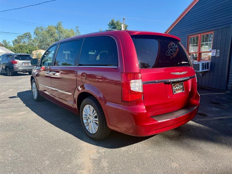 Chrysler Town & Country Limited 2013
