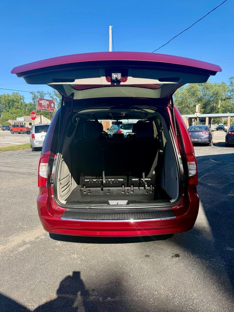 Chrysler Town & Country Limited 2013