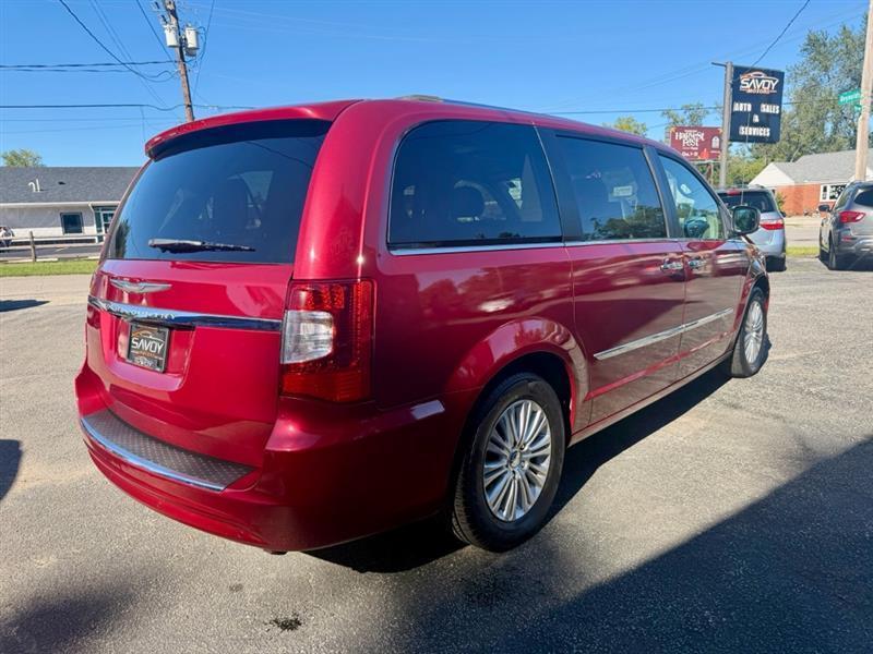 Chrysler Town & Country Limited 2013