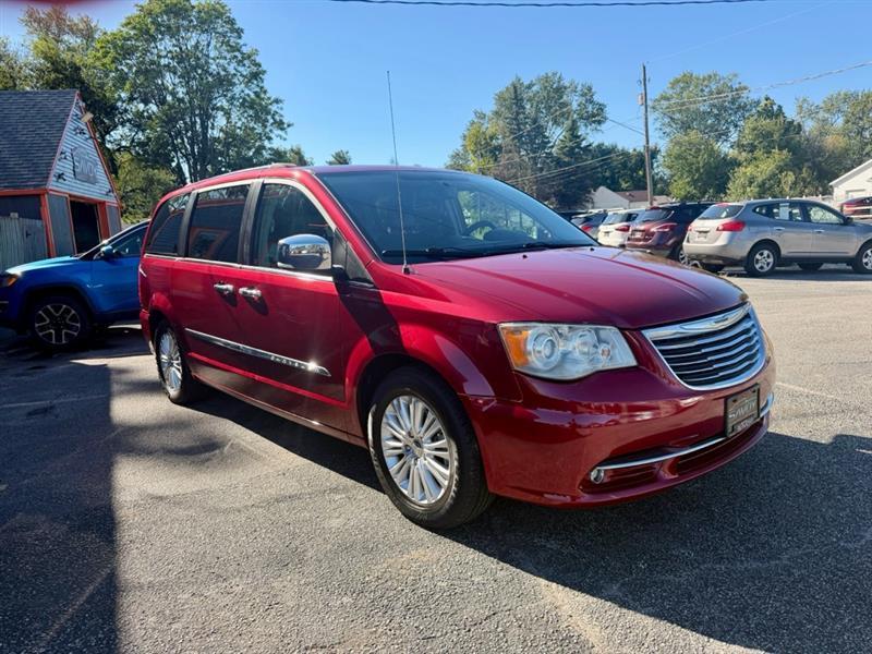 Chrysler Town & Country Limited 2013