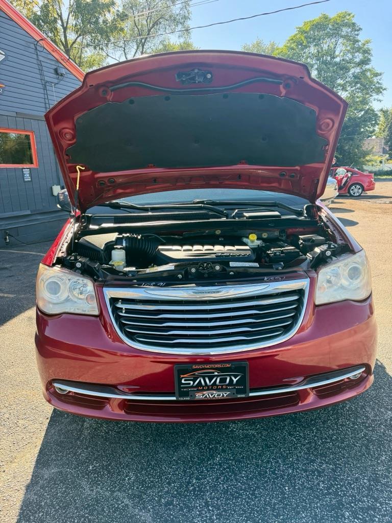 Chrysler Town & Country Limited 2013