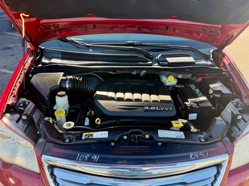 Chrysler Town & Country Limited 2013