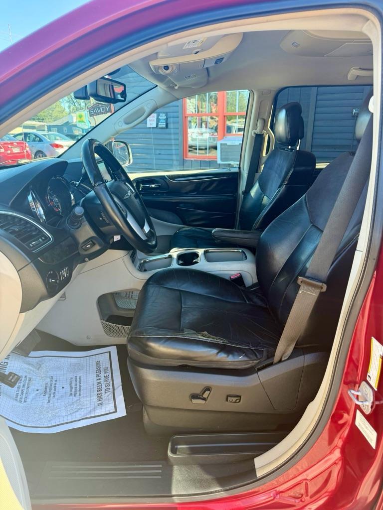 Chrysler Town & Country Limited 2013