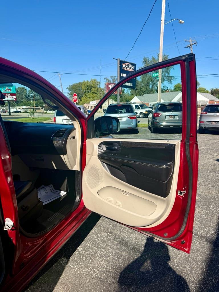 Chrysler Town & Country Limited 2013