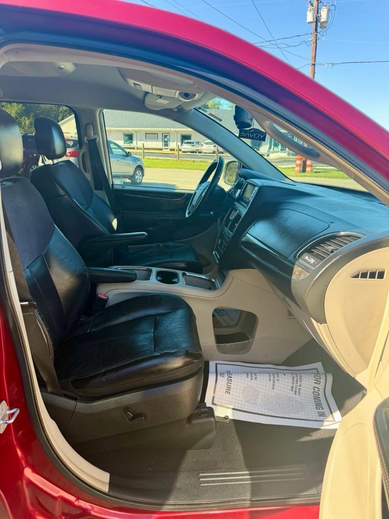 Chrysler Town & Country Limited 2013