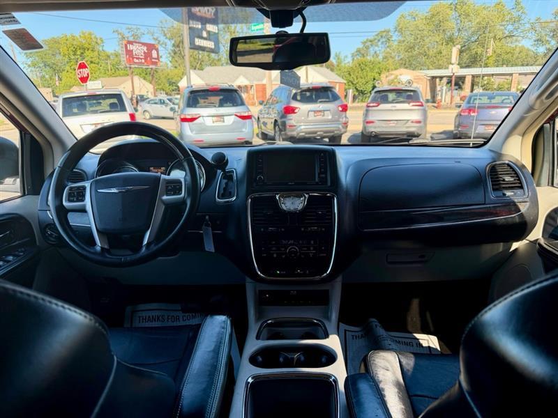Chrysler Town & Country Limited 2013