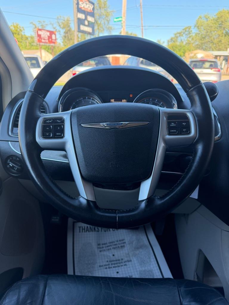 Chrysler Town & Country Limited 2013