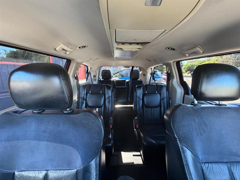 Chrysler Town & Country Limited 2013
