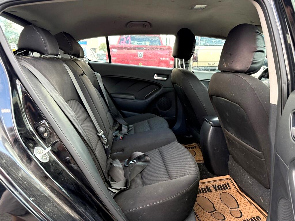 Kia Forte 5-Door LX 2017