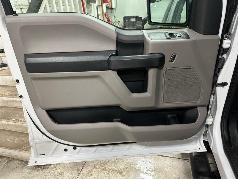 Ford F-150 4WD Reg Cab 141" XL 2018