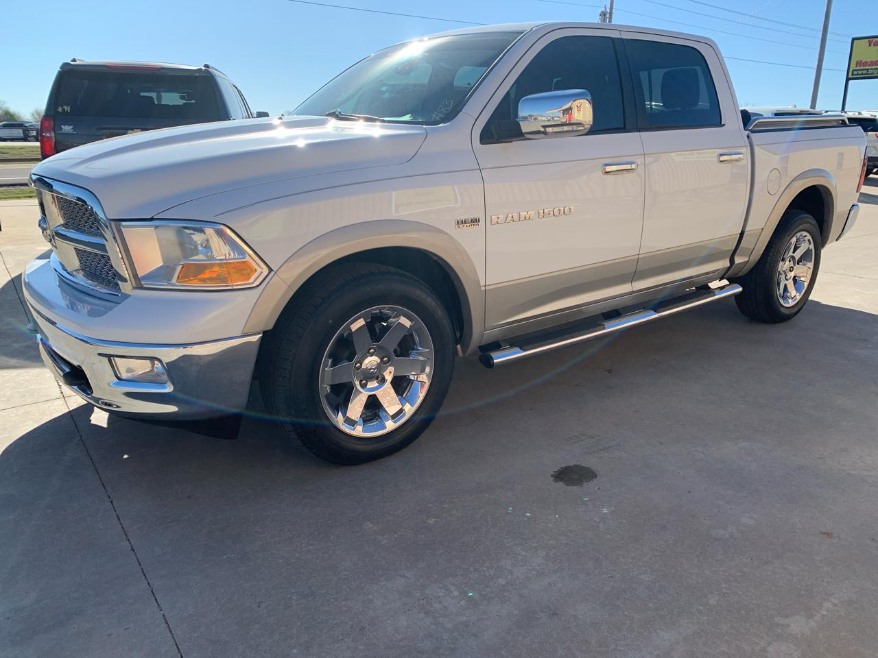 RAM 1500 4WD Crew Cab 140.5" Laramie 2011