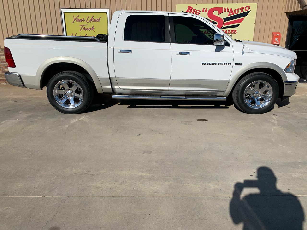 RAM 1500 4WD Crew Cab 140.5" Laramie 2011