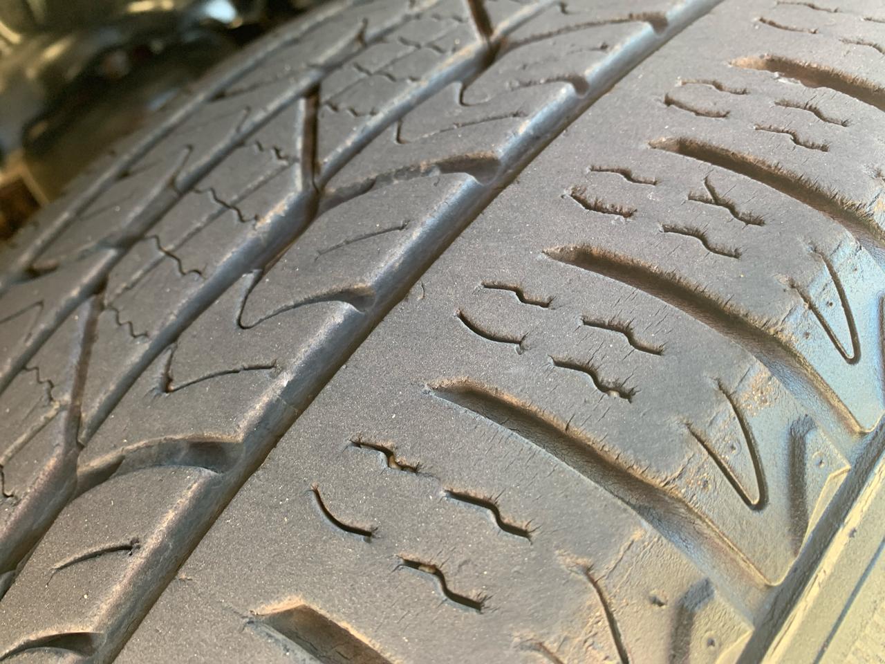 RAM 1500 4WD Crew Cab 140.5" Laramie 2011