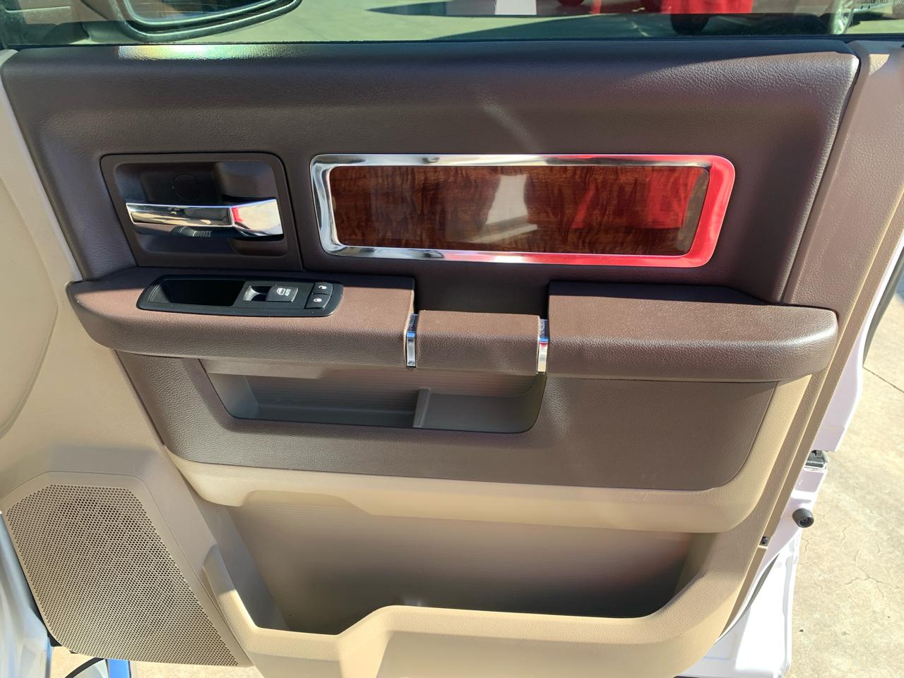 RAM 1500 4WD Crew Cab 140.5" Laramie 2011