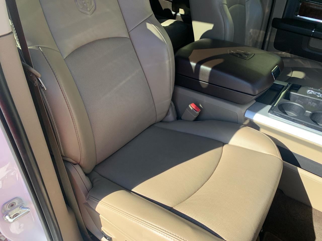 RAM 1500 4WD Crew Cab 140.5" Laramie 2011