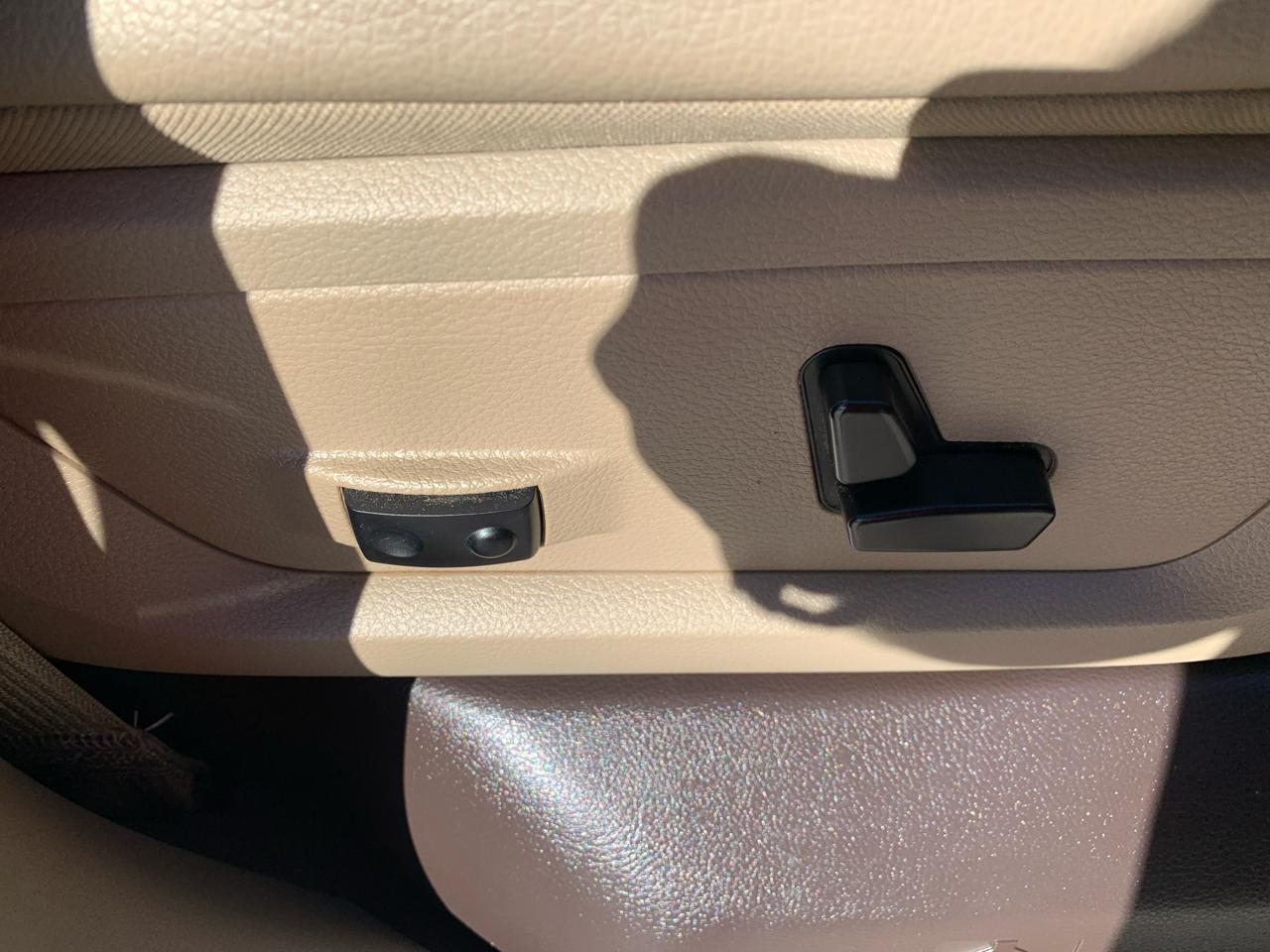 RAM 1500 4WD Crew Cab 140.5" Laramie 2011