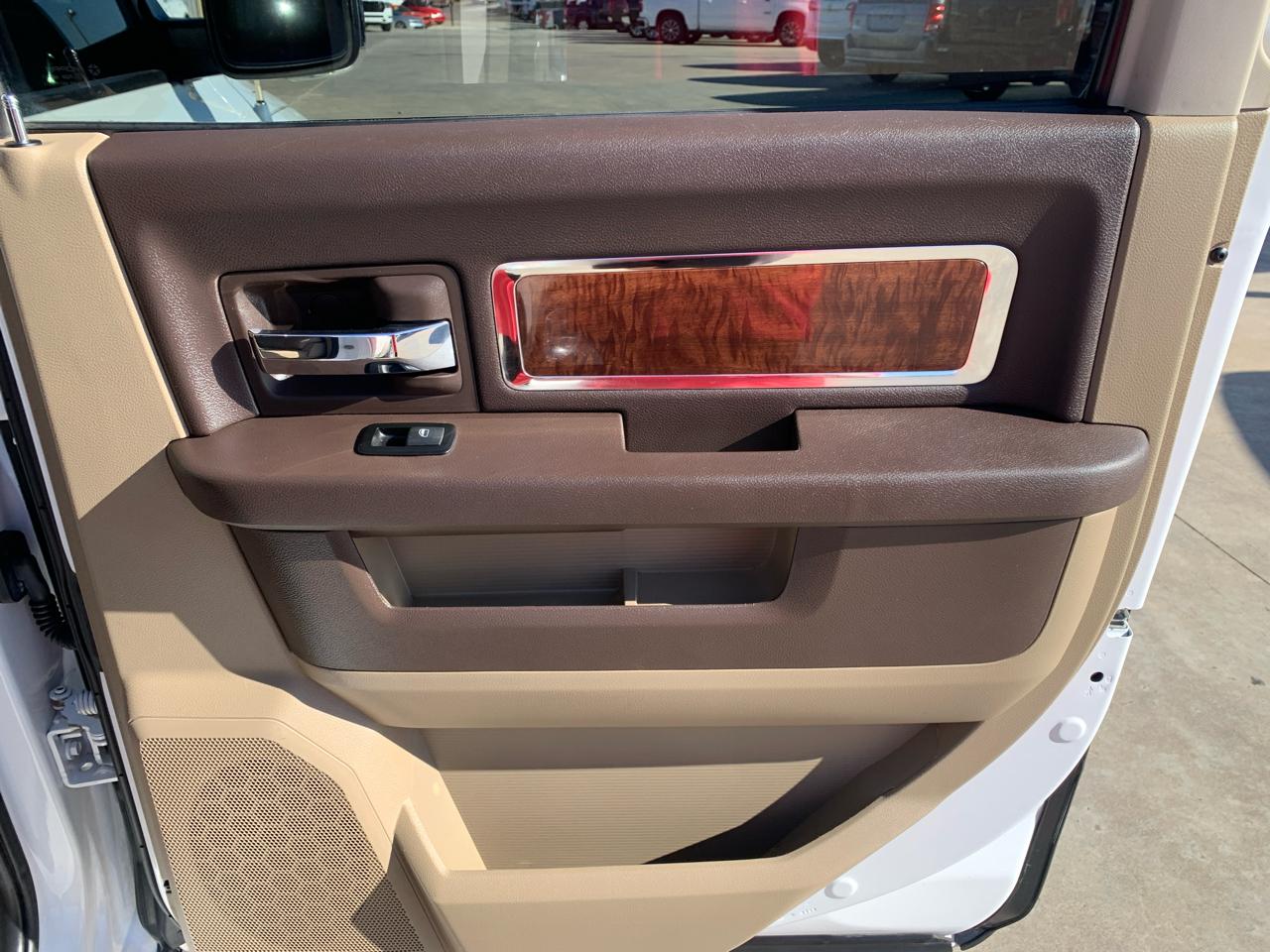 RAM 1500 4WD Crew Cab 140.5" Laramie 2011