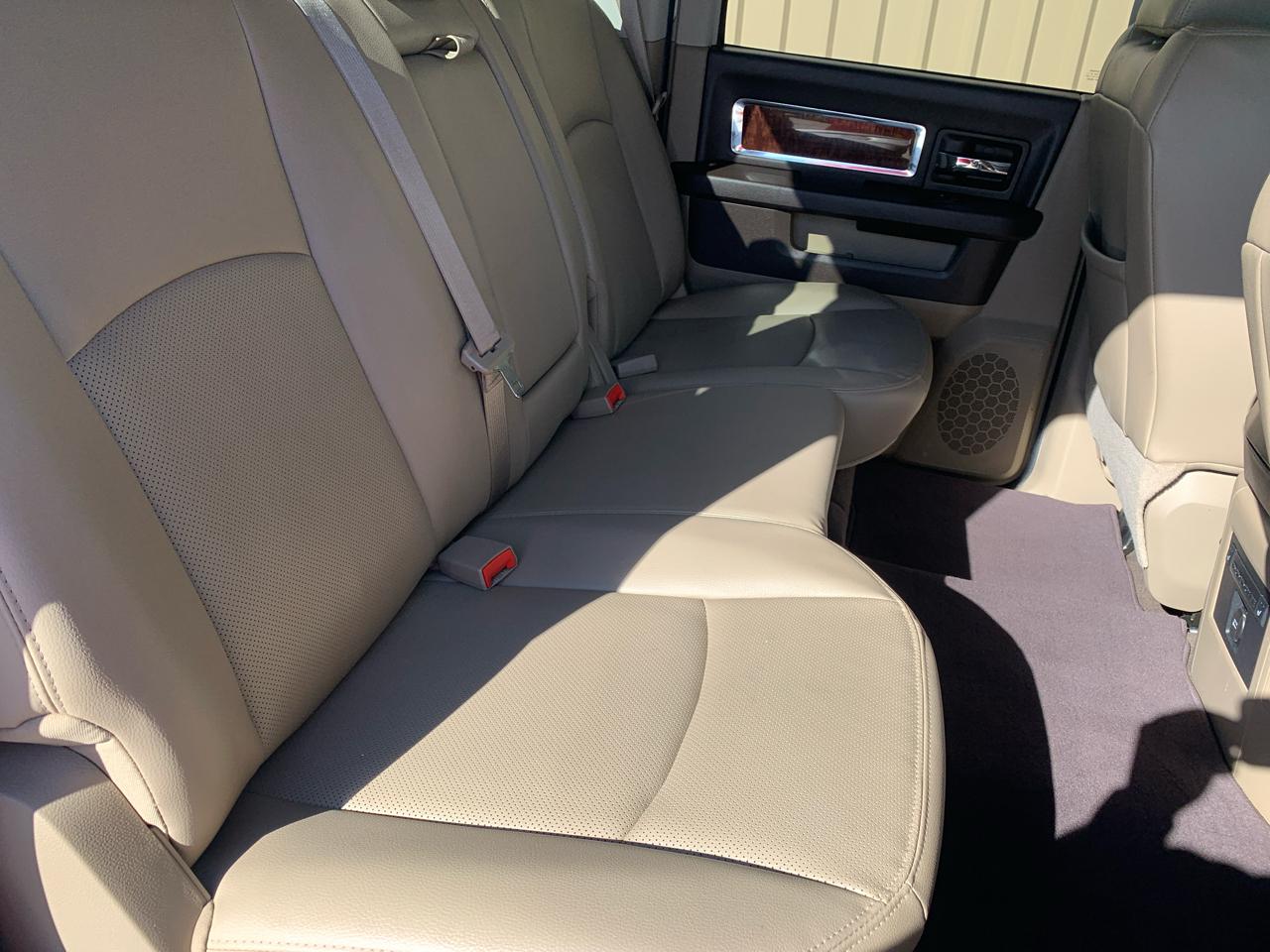 RAM 1500 4WD Crew Cab 140.5" Laramie 2011