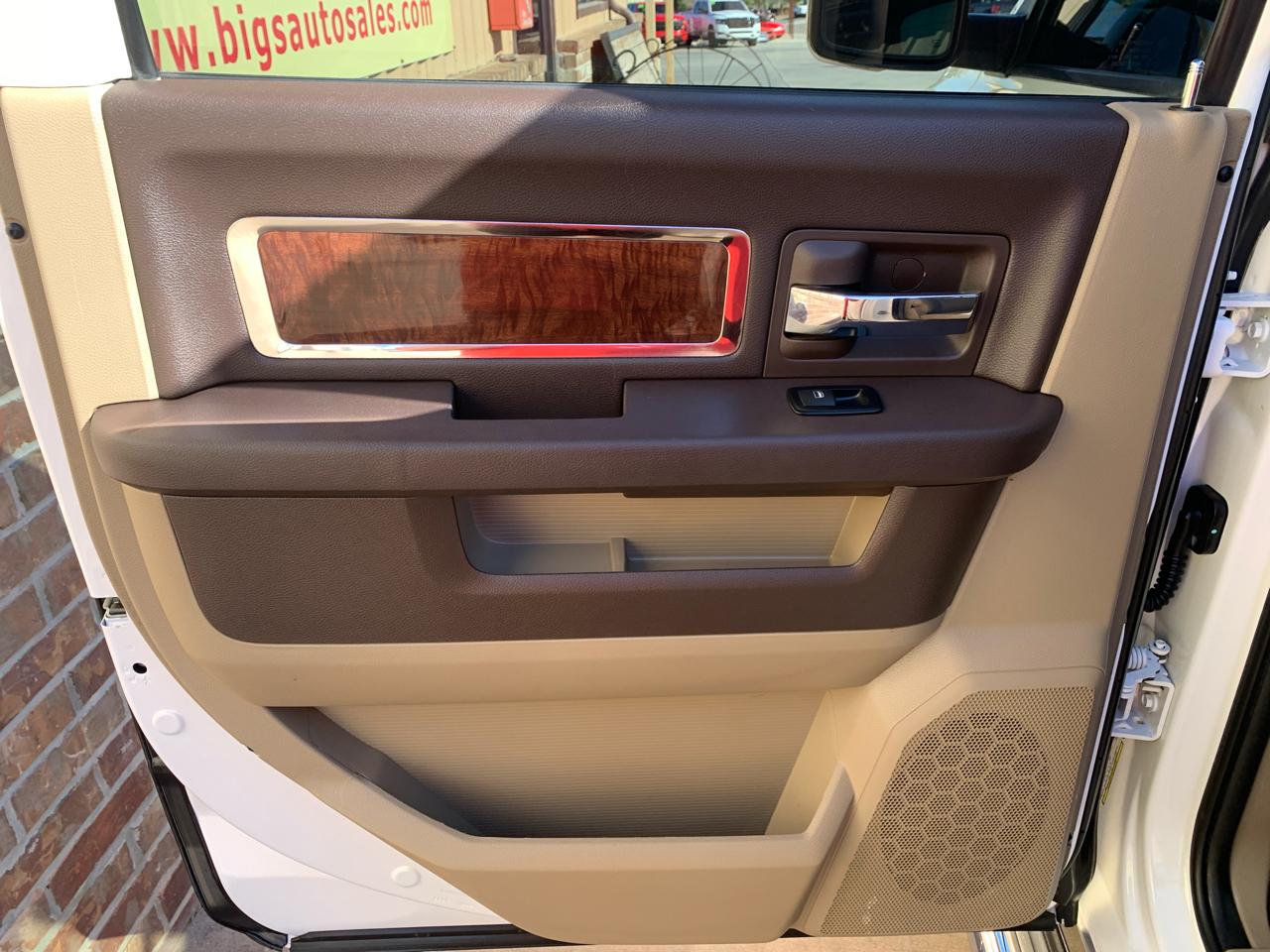 RAM 1500 4WD Crew Cab 140.5" Laramie 2011