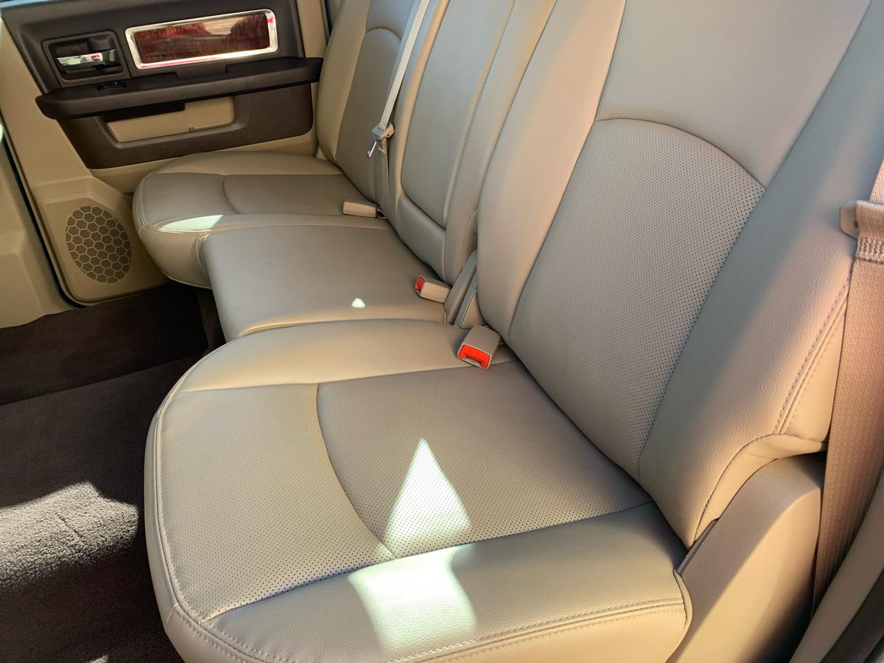 RAM 1500 4WD Crew Cab 140.5" Laramie 2011