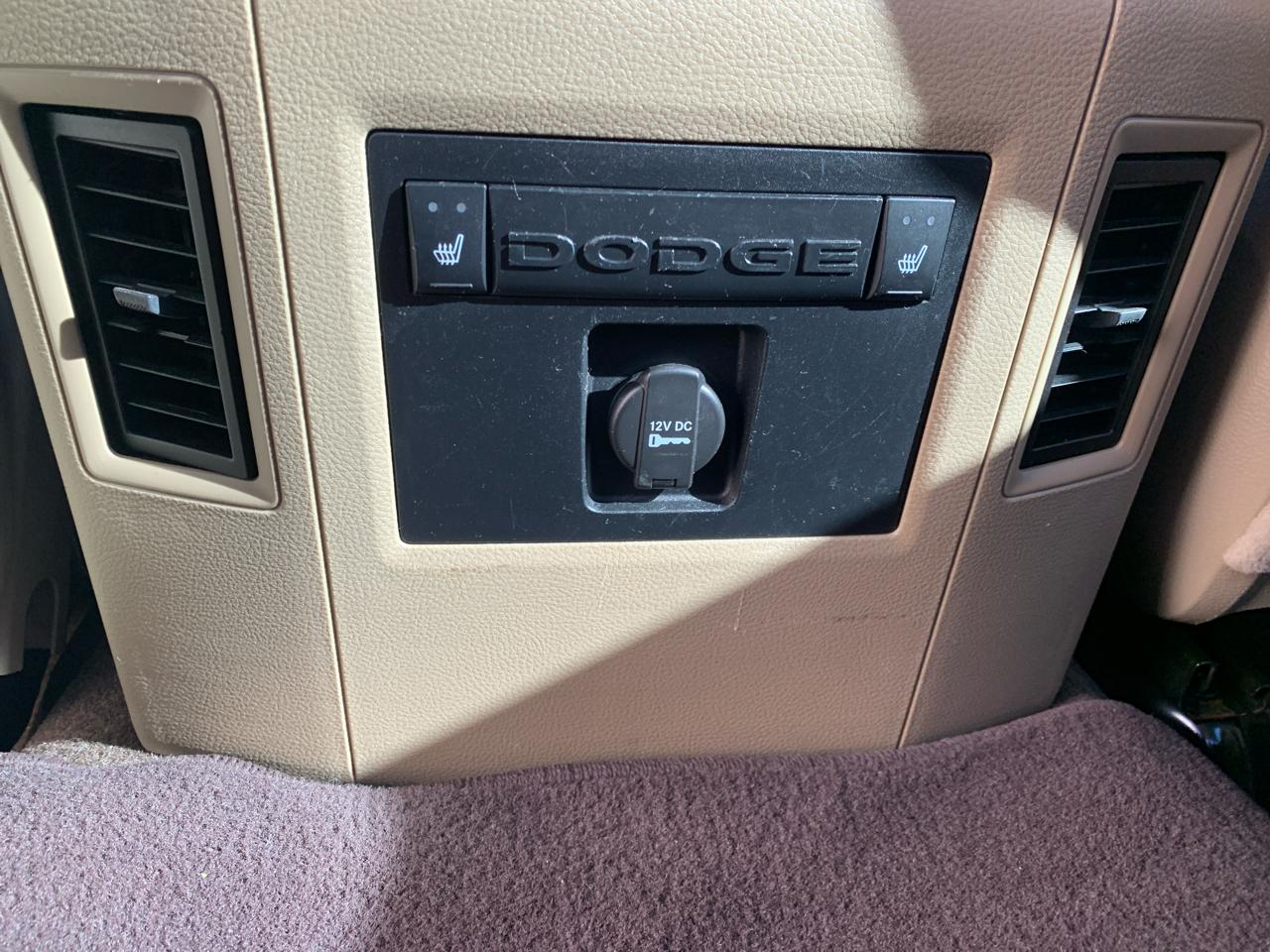 RAM 1500 4WD Crew Cab 140.5" Laramie 2011