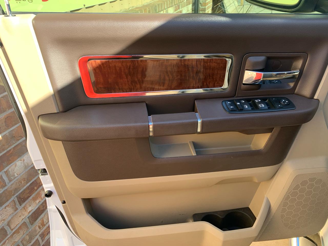 RAM 1500 4WD Crew Cab 140.5" Laramie 2011