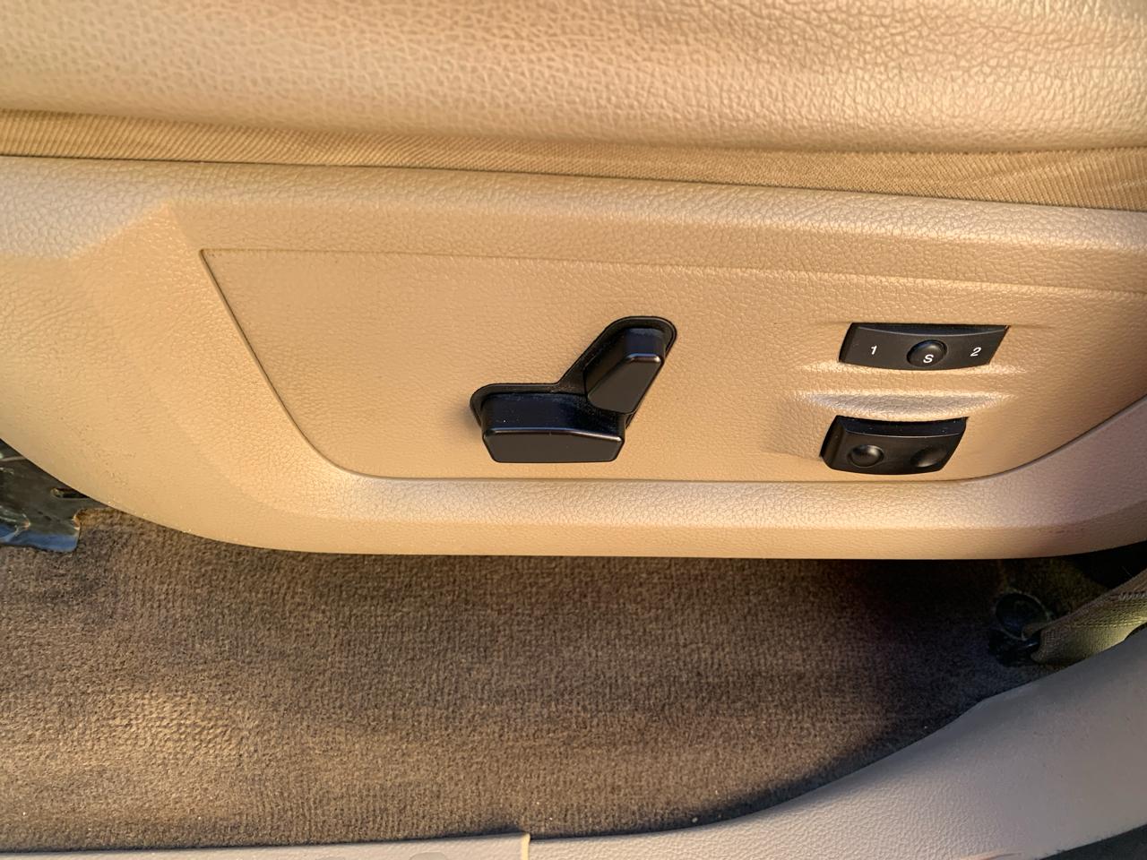 RAM 1500 4WD Crew Cab 140.5" Laramie 2011