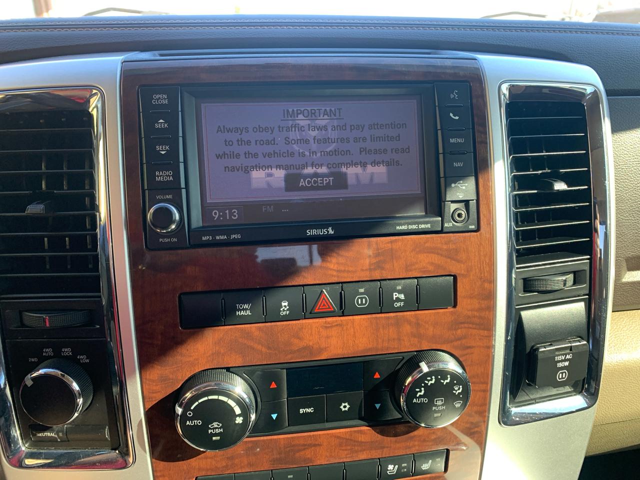 RAM 1500 4WD Crew Cab 140.5" Laramie 2011