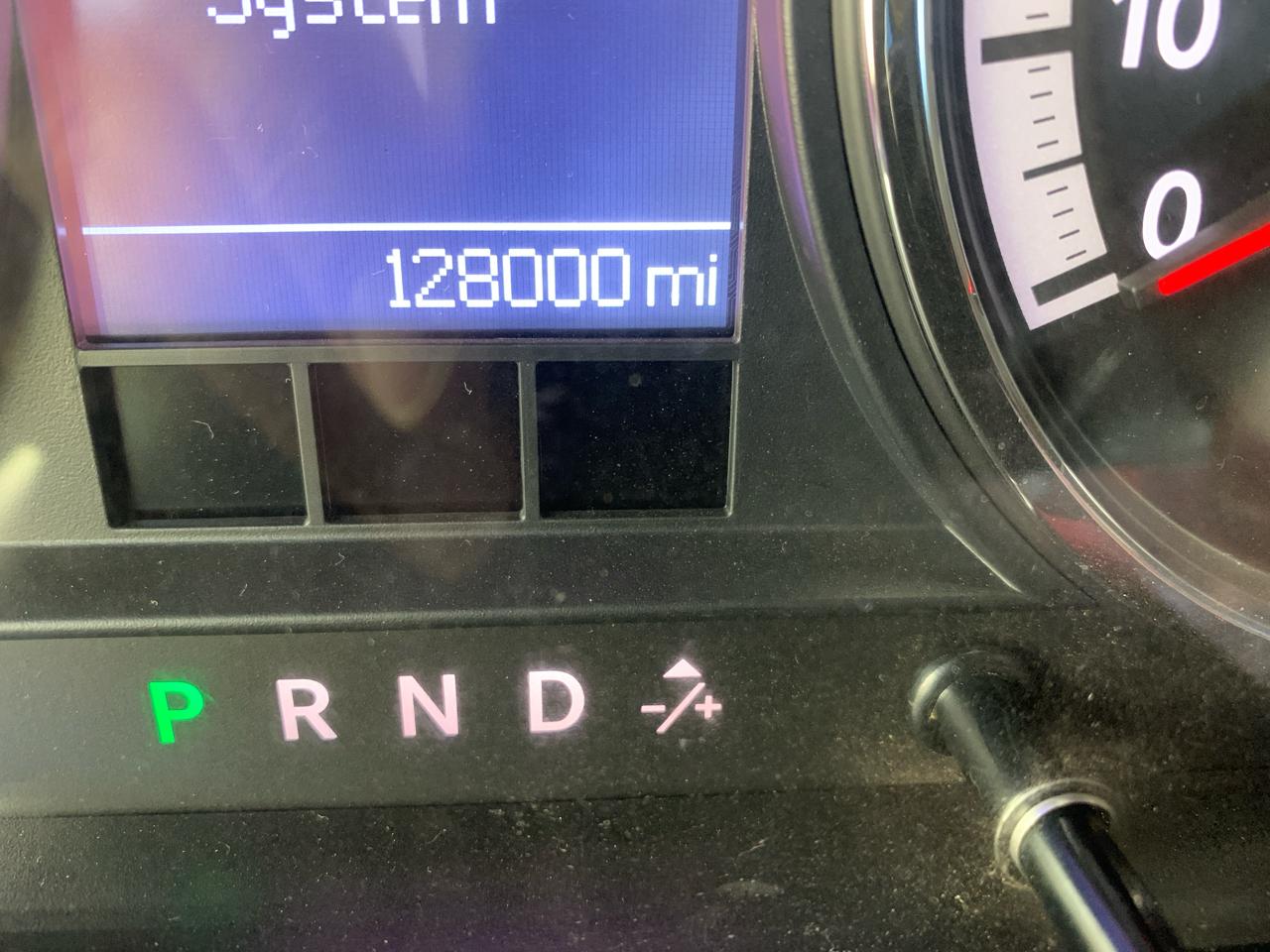 RAM 1500 4WD Crew Cab 140.5" Laramie 2011