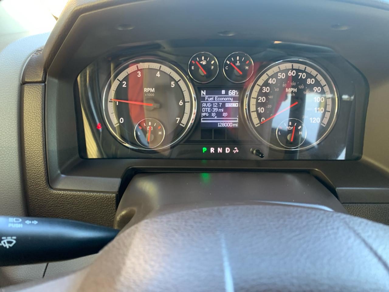 RAM 1500 4WD Crew Cab 140.5" Laramie 2011