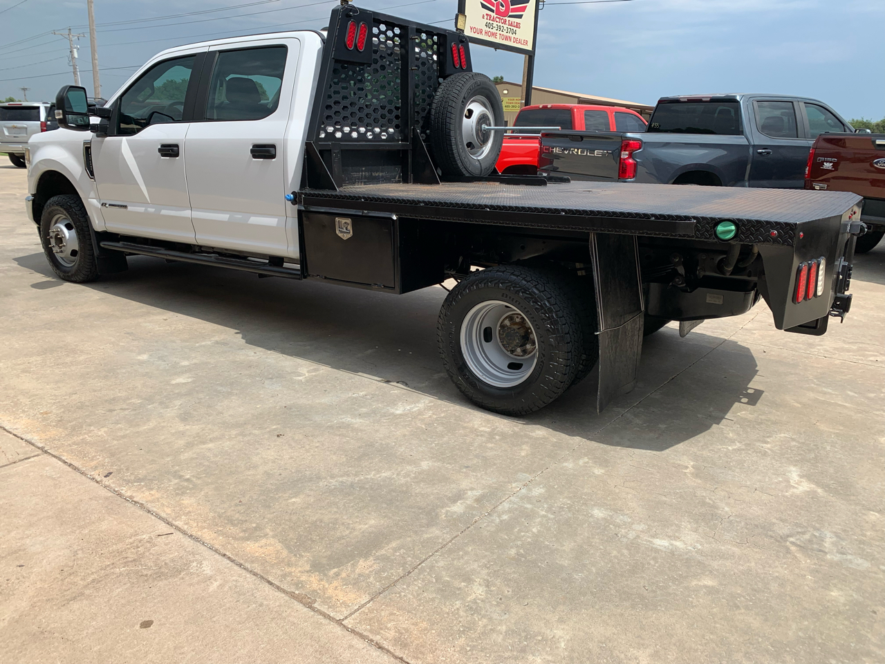 Ford Super Duty F-350 DRW XL 4WD Crew Cab 179" WB 60" CA 2020 Ford Super Duty F-350 DRW XL 4WD Crew Cab 179" WB 60" CA 2020