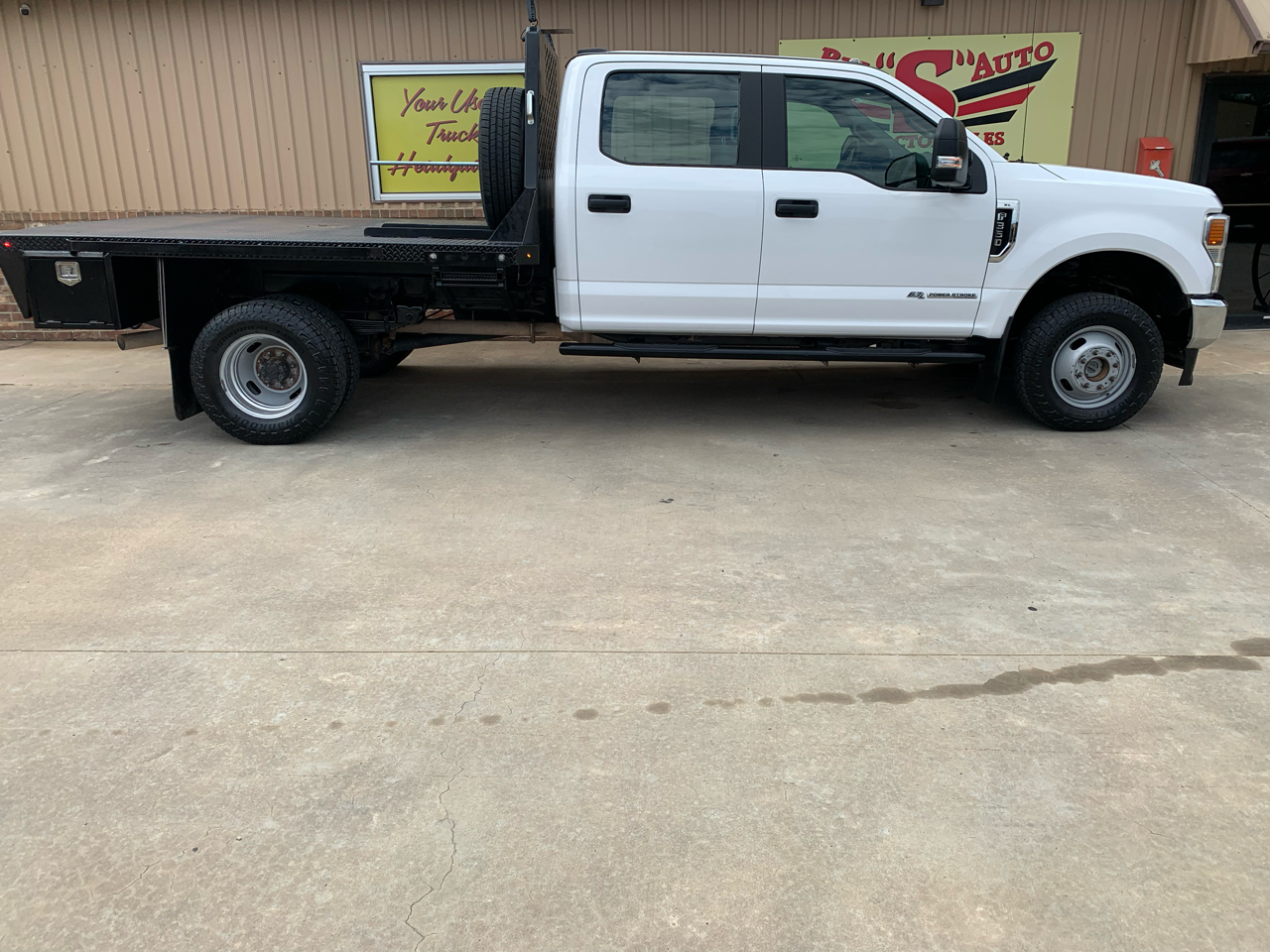 Ford Super Duty F-350 DRW XL 4WD Crew Cab 179" WB 60" CA 2020 Ford Super Duty F-350 DRW XL 4WD Crew Cab 179" WB 60" CA 2020