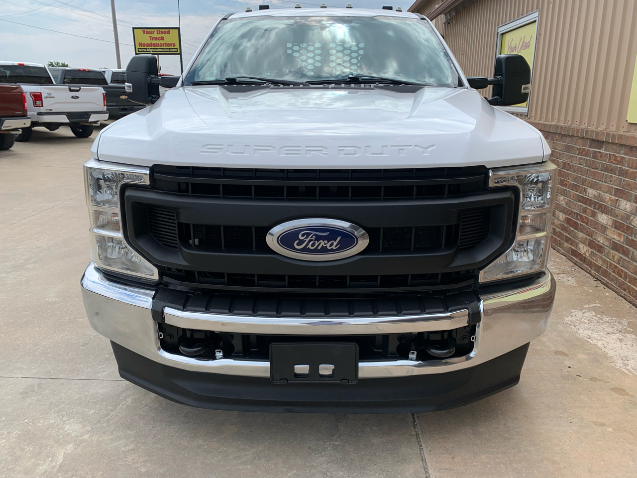 Ford Super Duty F-350 DRW XL 4WD Crew Cab 179" WB 60" CA 2020 Ford Super Duty F-350 DRW XL 4WD Crew Cab 179" WB 60" CA 2020