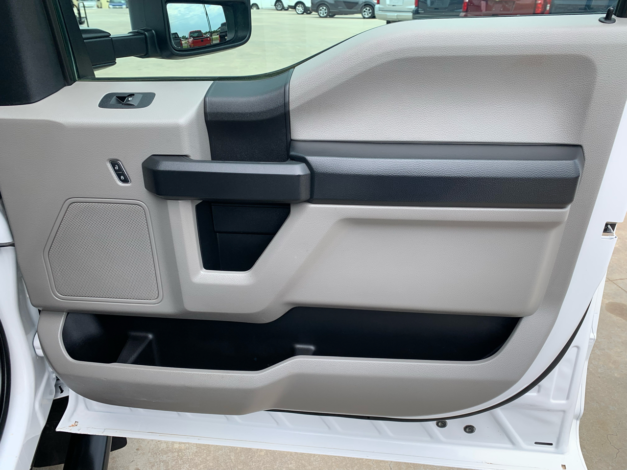 Ford Super Duty F-350 DRW XL 4WD Crew Cab 179" WB 60" CA 2020 Ford Super Duty F-350 DRW XL 4WD Crew Cab 179" WB 60" CA 2020