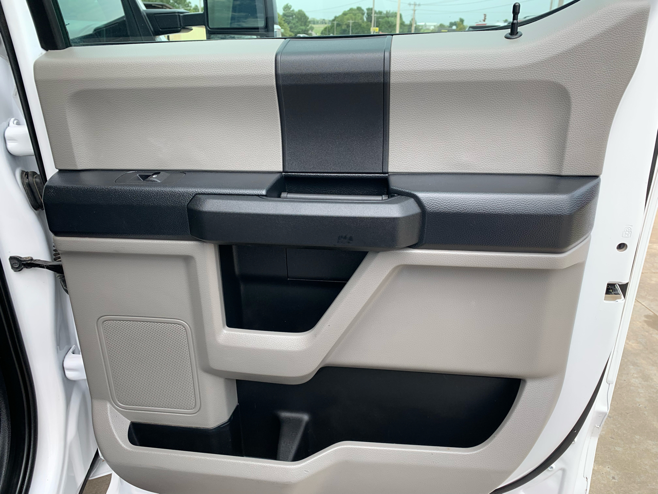 Ford Super Duty F-350 DRW XL 4WD Crew Cab 179" WB 60" CA 2020 Ford Super Duty F-350 DRW XL 4WD Crew Cab 179" WB 60" CA 2020