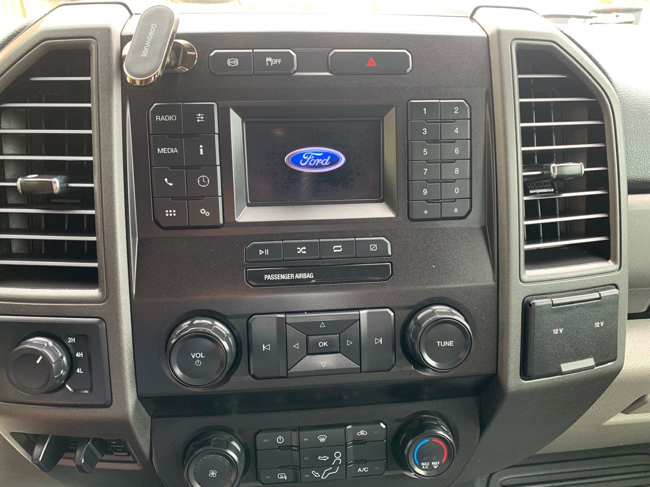 Ford Super Duty F-350 DRW XL 4WD Crew Cab 179" WB 60" CA 2020 Ford Super Duty F-350 DRW XL 4WD Crew Cab 179" WB 60" CA 2020