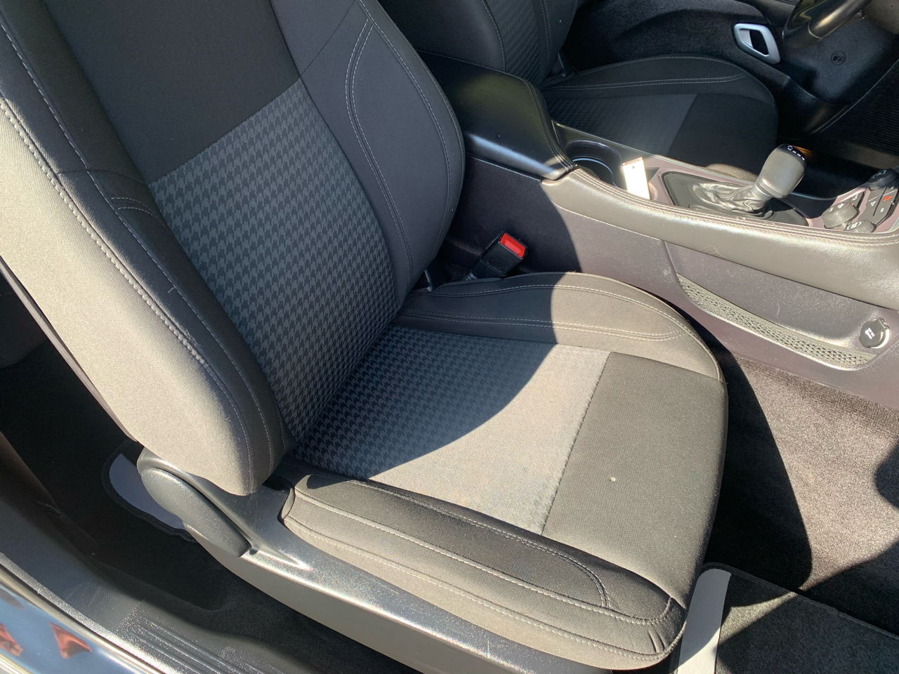 2016 Dodge Challenger SXT photo 10