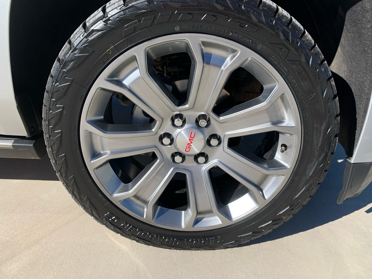 GMC Yukon XL 4WD 4dr Denali 2017 GMC Yukon XL 4WD 4dr Denali 2017