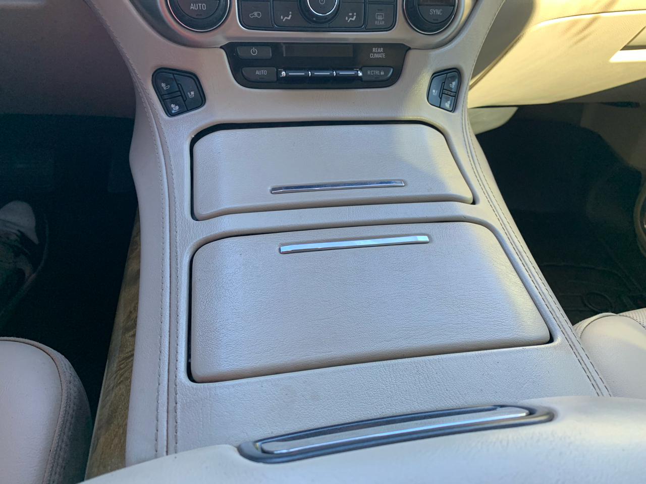 GMC Yukon XL 4WD 4dr Denali 2017 GMC Yukon XL 4WD 4dr Denali 2017