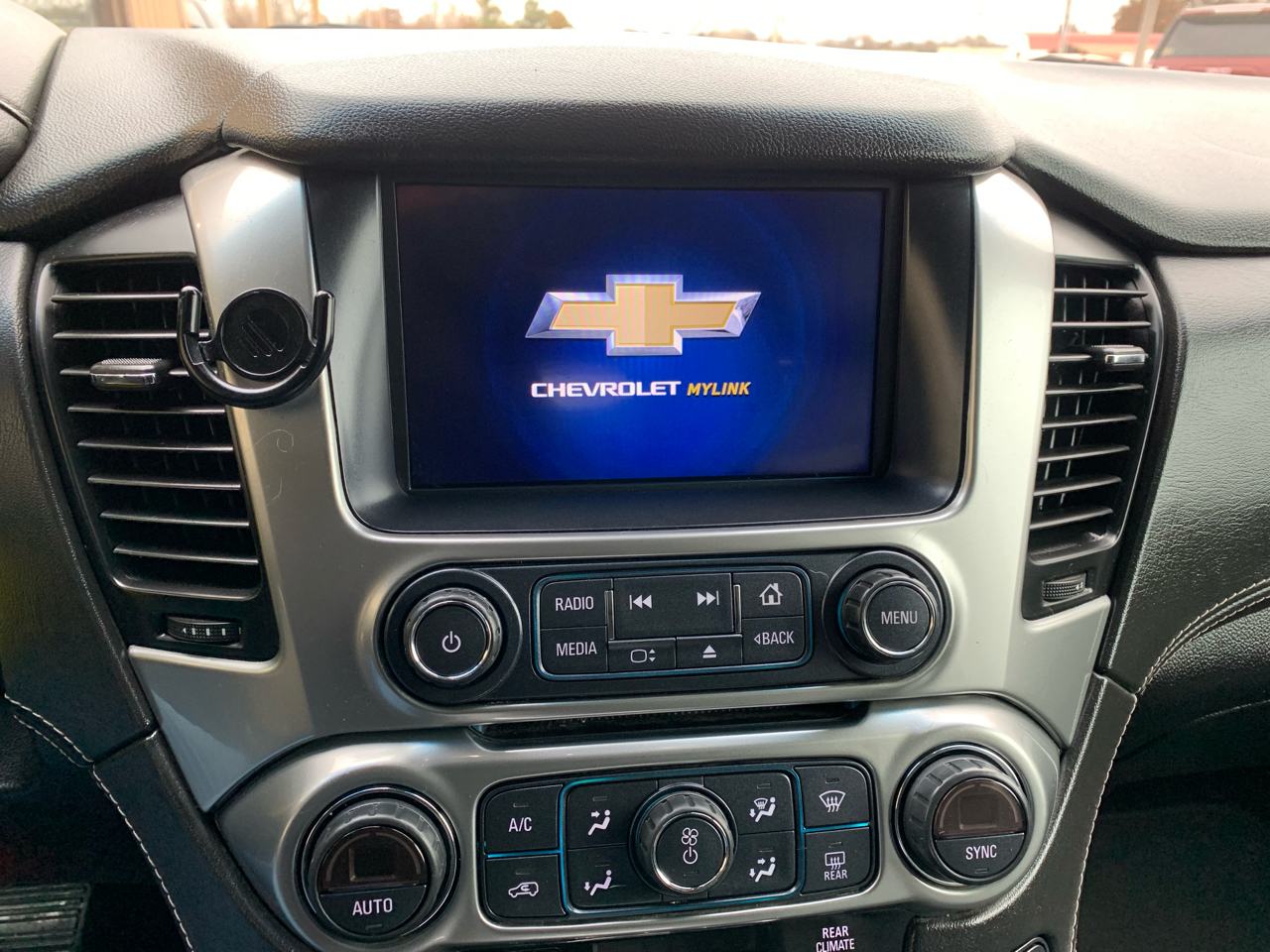 Chevrolet Suburban 4WD 4dr 1500 LT 2018