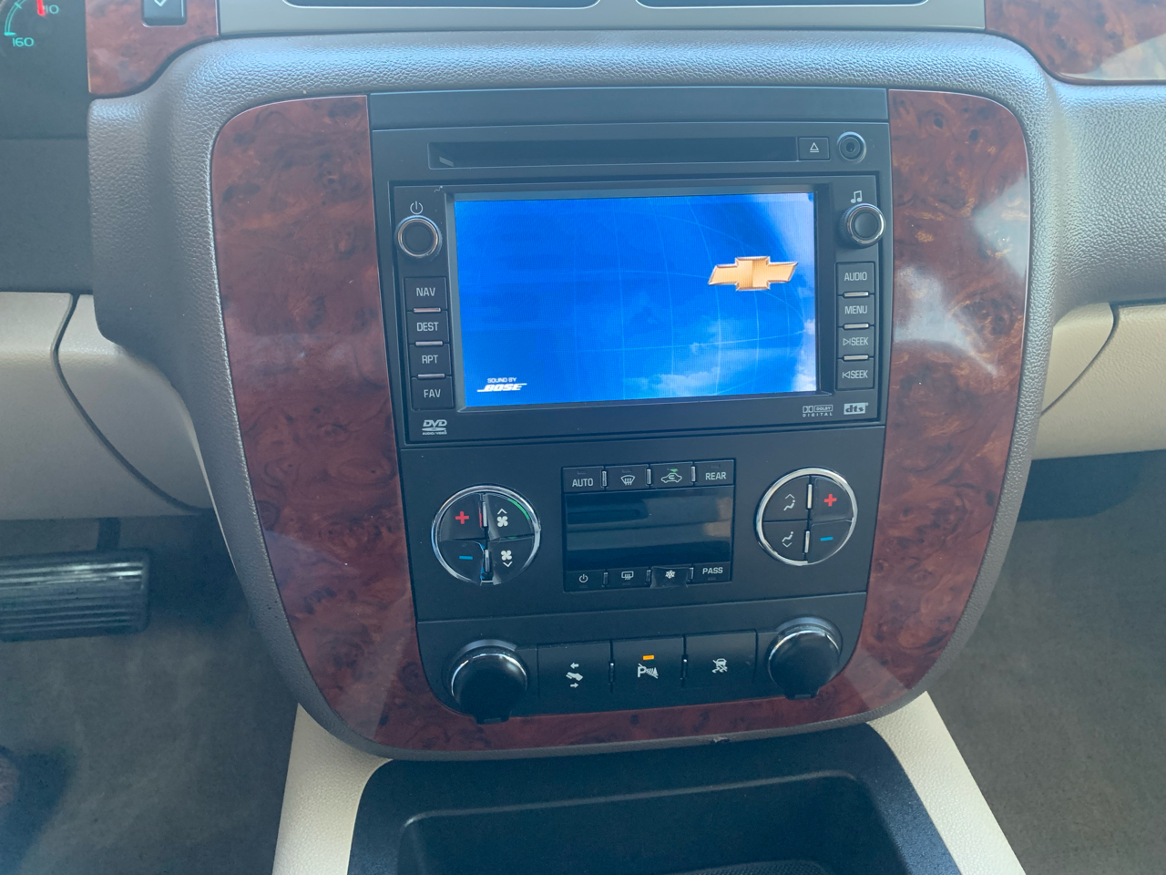 Chevrolet Suburban 2WD 4dr 1500 LT w/2LT 2009