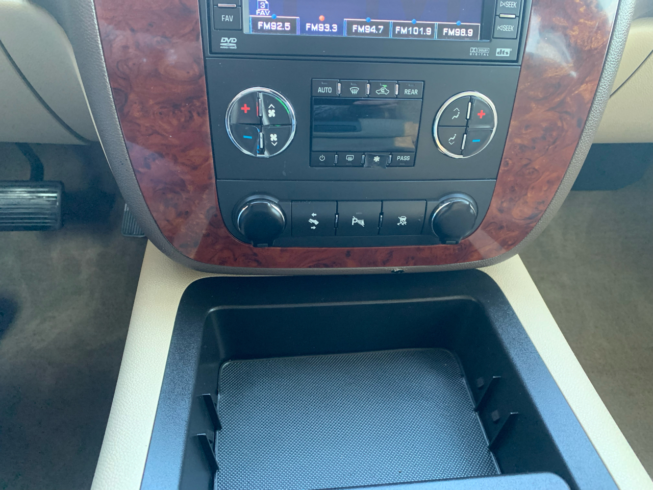 Chevrolet Suburban 2WD 4dr 1500 LT w/2LT 2009