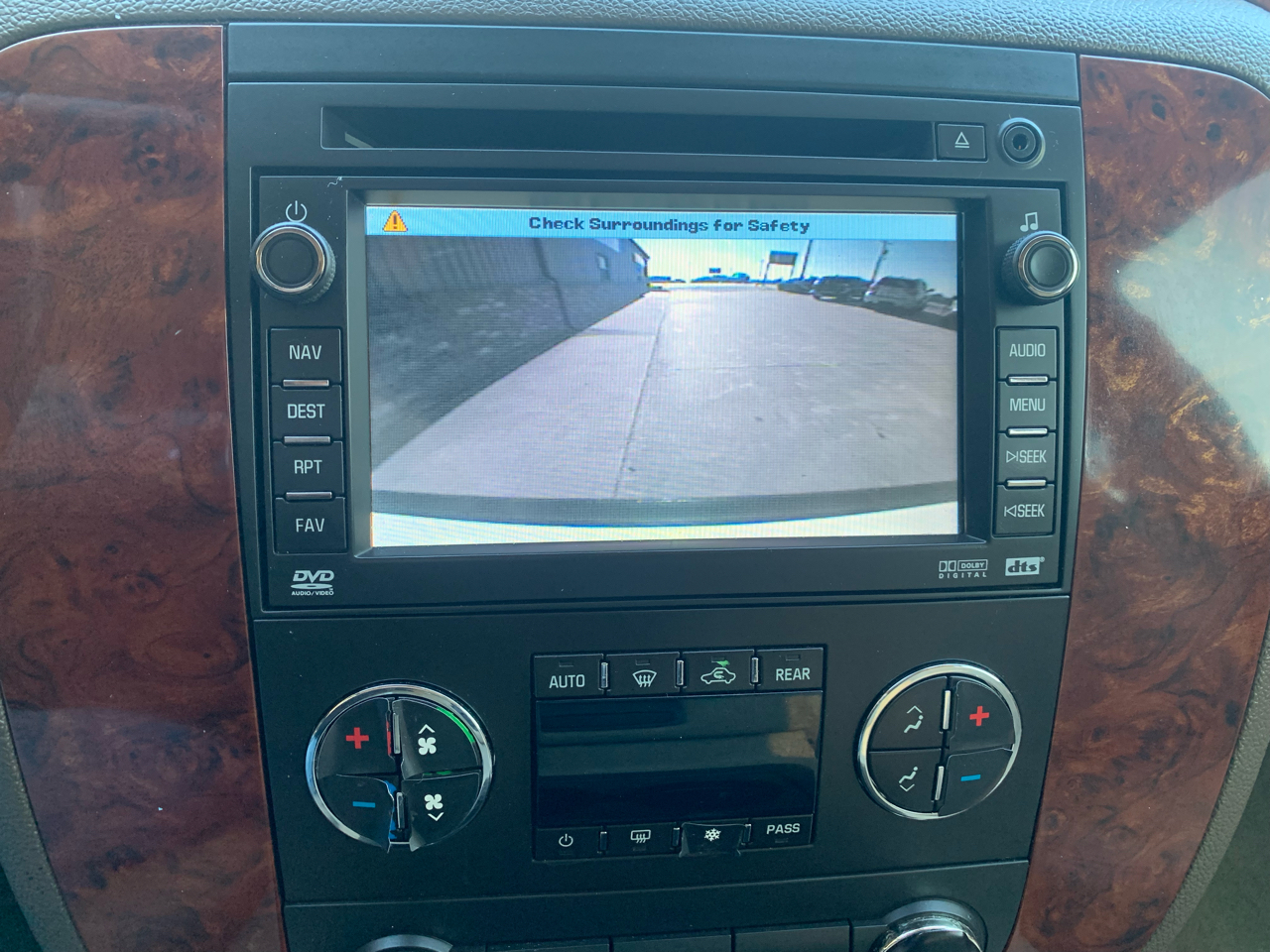 Chevrolet Suburban 2WD 4dr 1500 LT w/2LT 2009