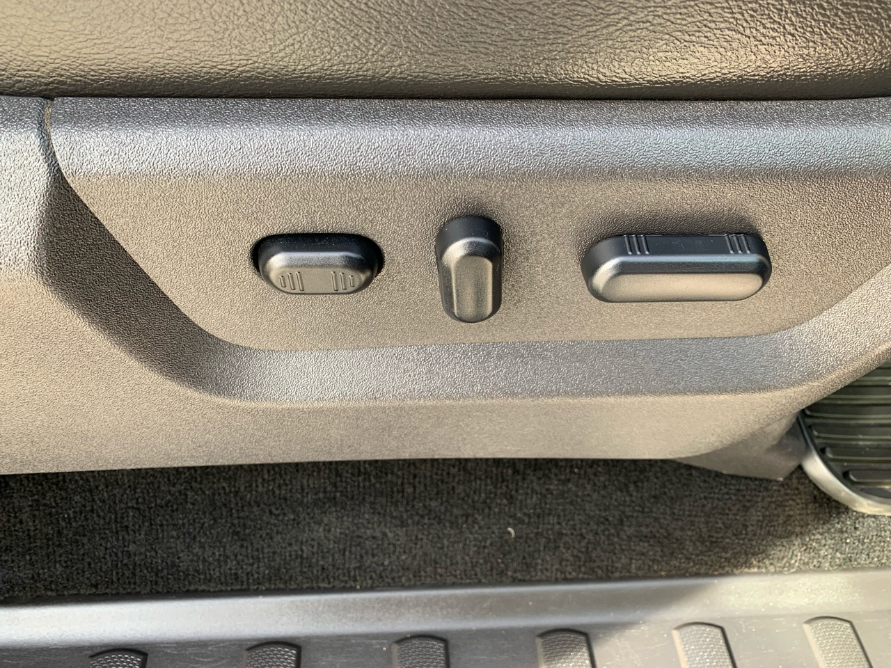 Ford Super Duty F-350 SRW 4WD Crew Cab 156" Lariat 2012