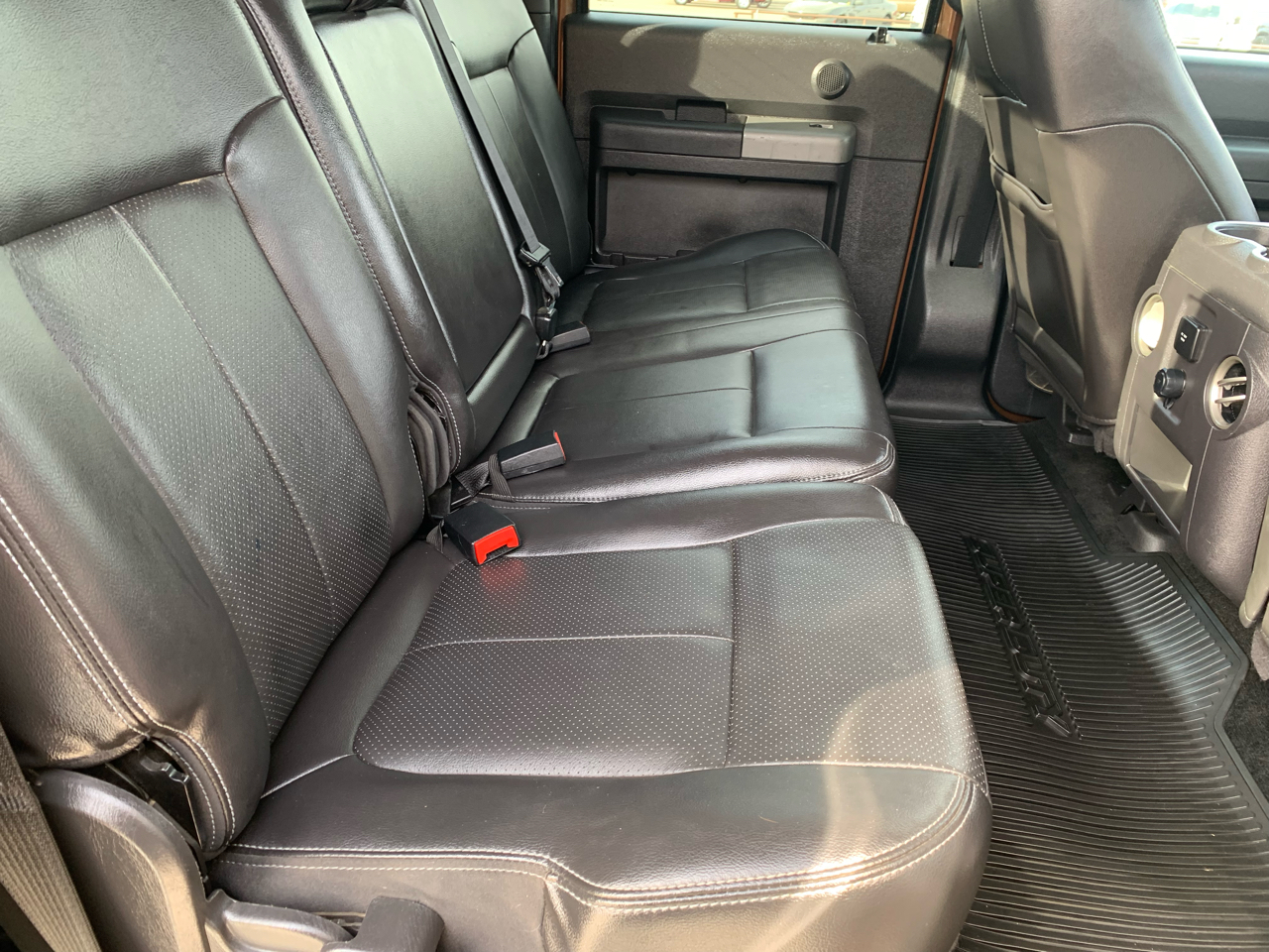 Ford Super Duty F-350 SRW 4WD Crew Cab 156" Lariat 2012